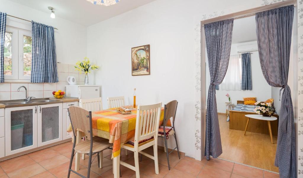 Apartment 2 (2+3), Villa Nada - Vinišće